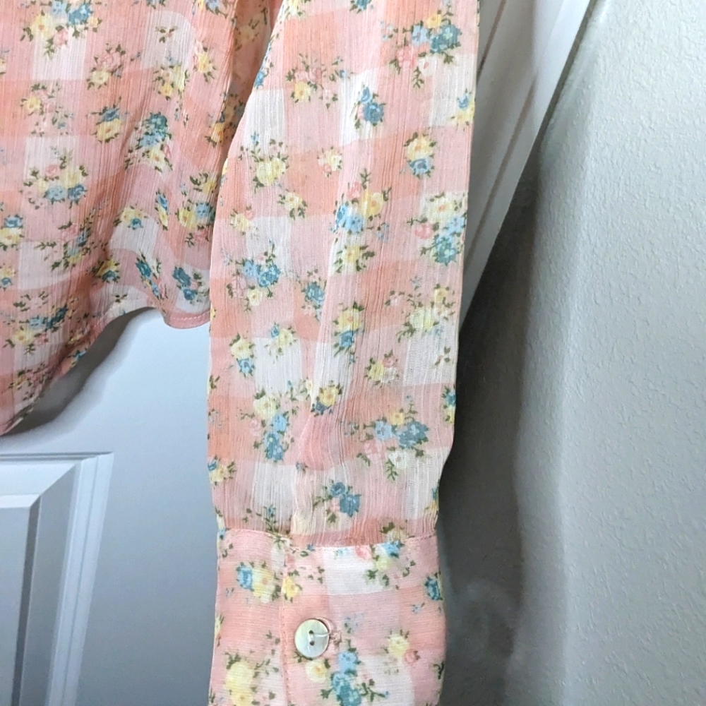 About A Girl XS Long Sleeve Button Down Blouse Pastel Gingham & Roses - Picture 4 of 7